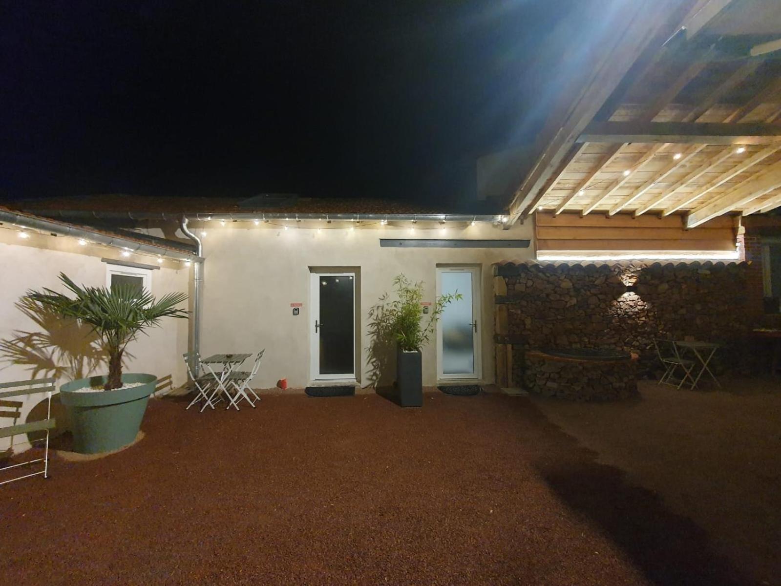 Le Boheme, Sauna & Spa Riorges Экстерьер фото
